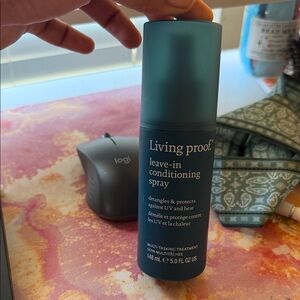 Living Proof Leave-In Conditioning Spray - Teal
